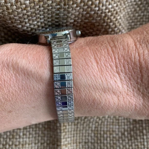 Timex Carriage Quartz Watch - Picture 5 of 7